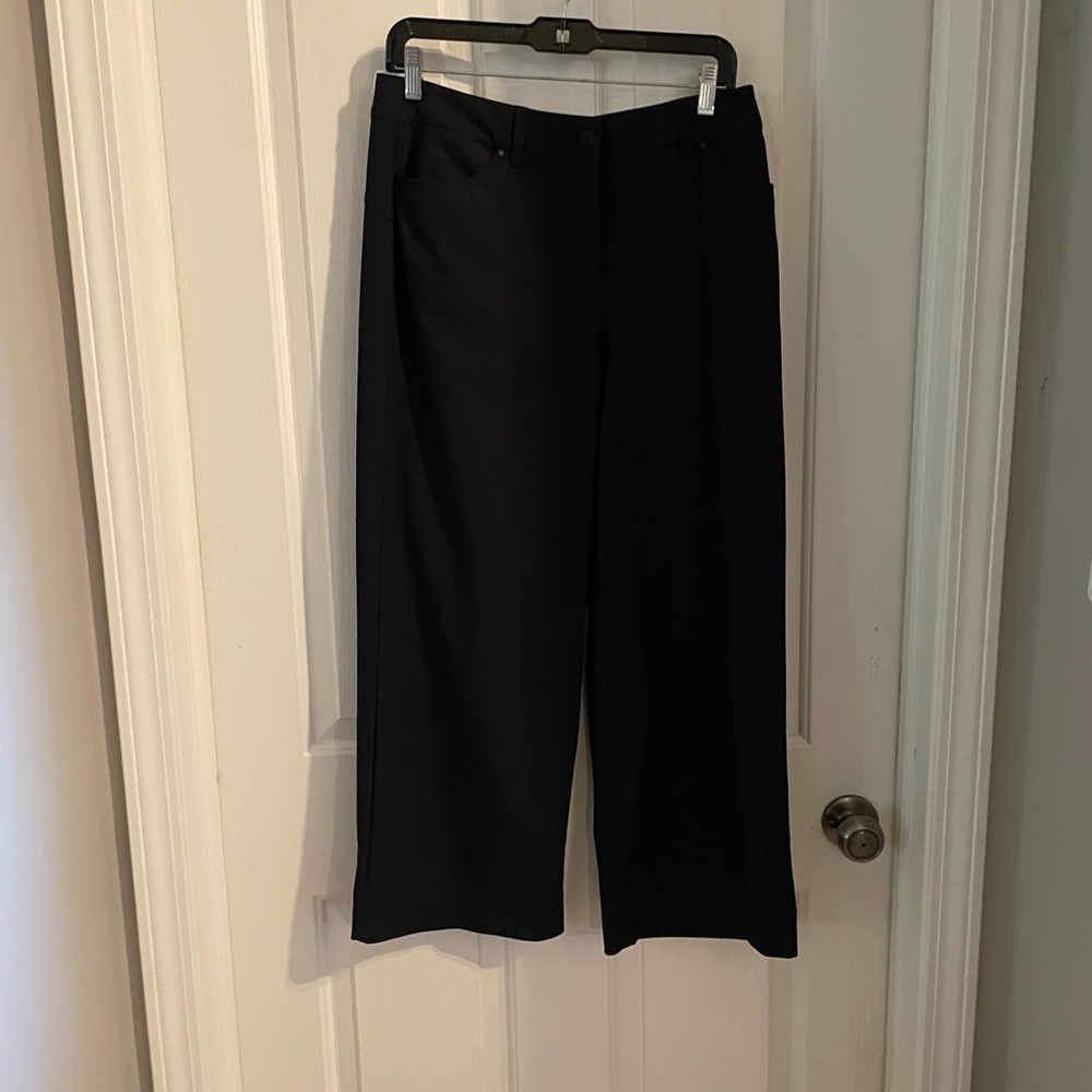 Lulu lemon size 30 black crop pant - Picture 2 of 4